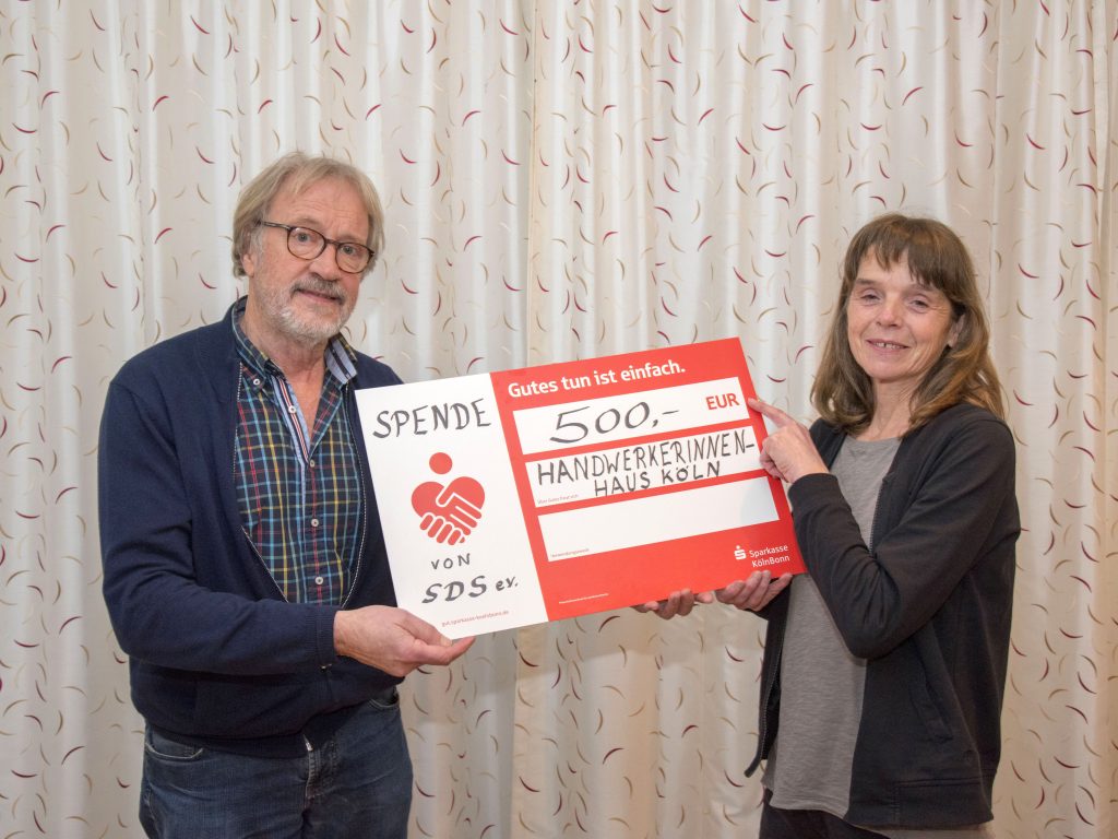 Übergabe Spende Handwerkerinnnenhaus